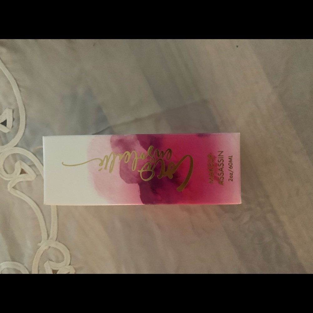 Make up assassin make up remover